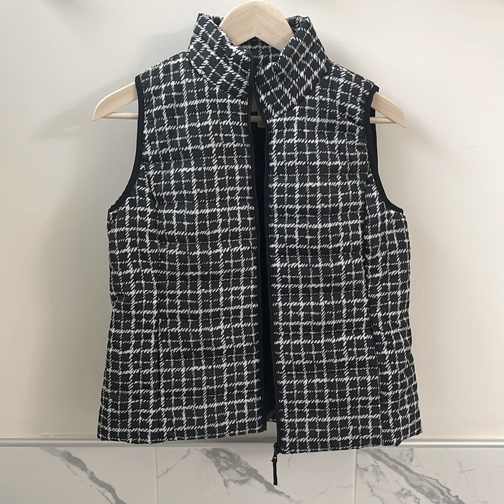 •RAFAELLA• Front Zip Puffer Vest